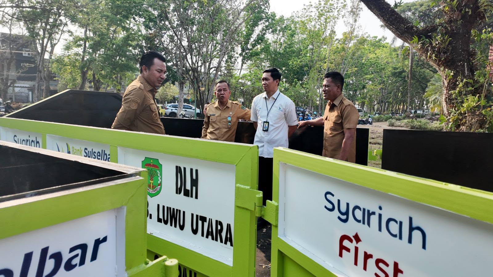 Perkuat Pengelolaan Sampah, Pemda Terima Bantuan CSR Motor Pengangkut dan Kontainer dari Bank Sulselbar