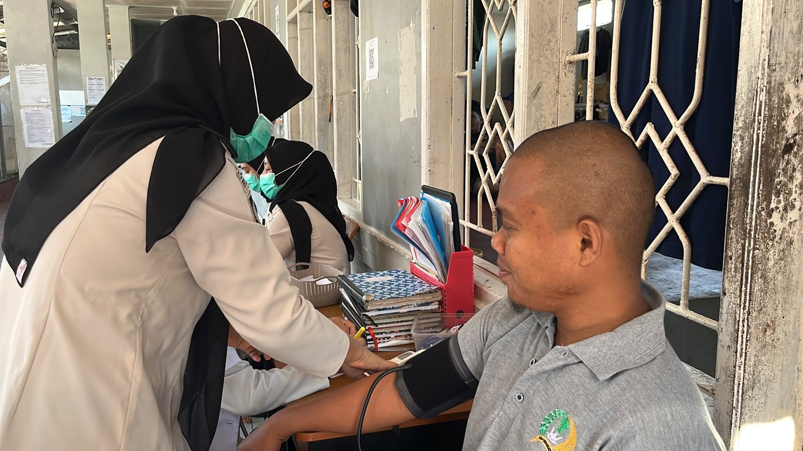 Gruduk Blok Hunian Warga Binaan, Klinik Pratama Pengayoman Lapare Laksanakan Cek Kesehatan melalui Program Pa'Burata