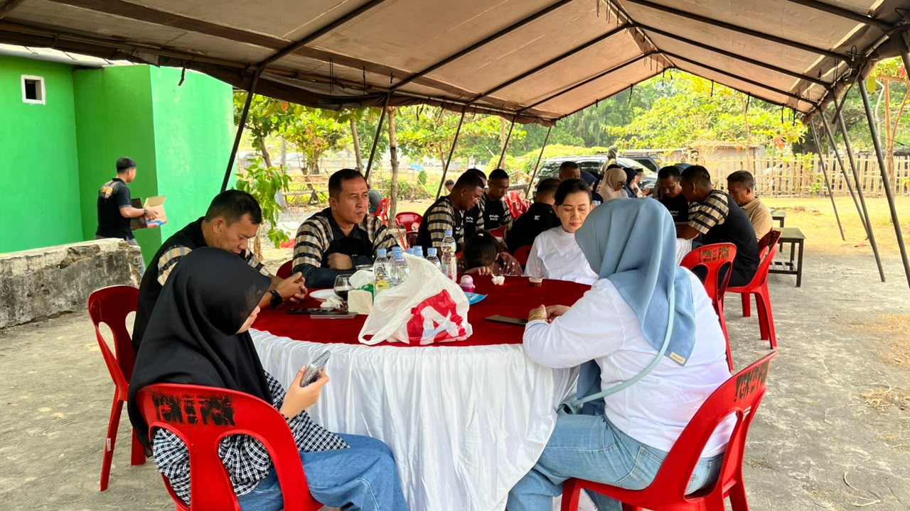 Pererat Solidaritas, Batalyon B Pelopor Brimob Polda Sulsel Gelar Family Gathering di Pantai Lumpue