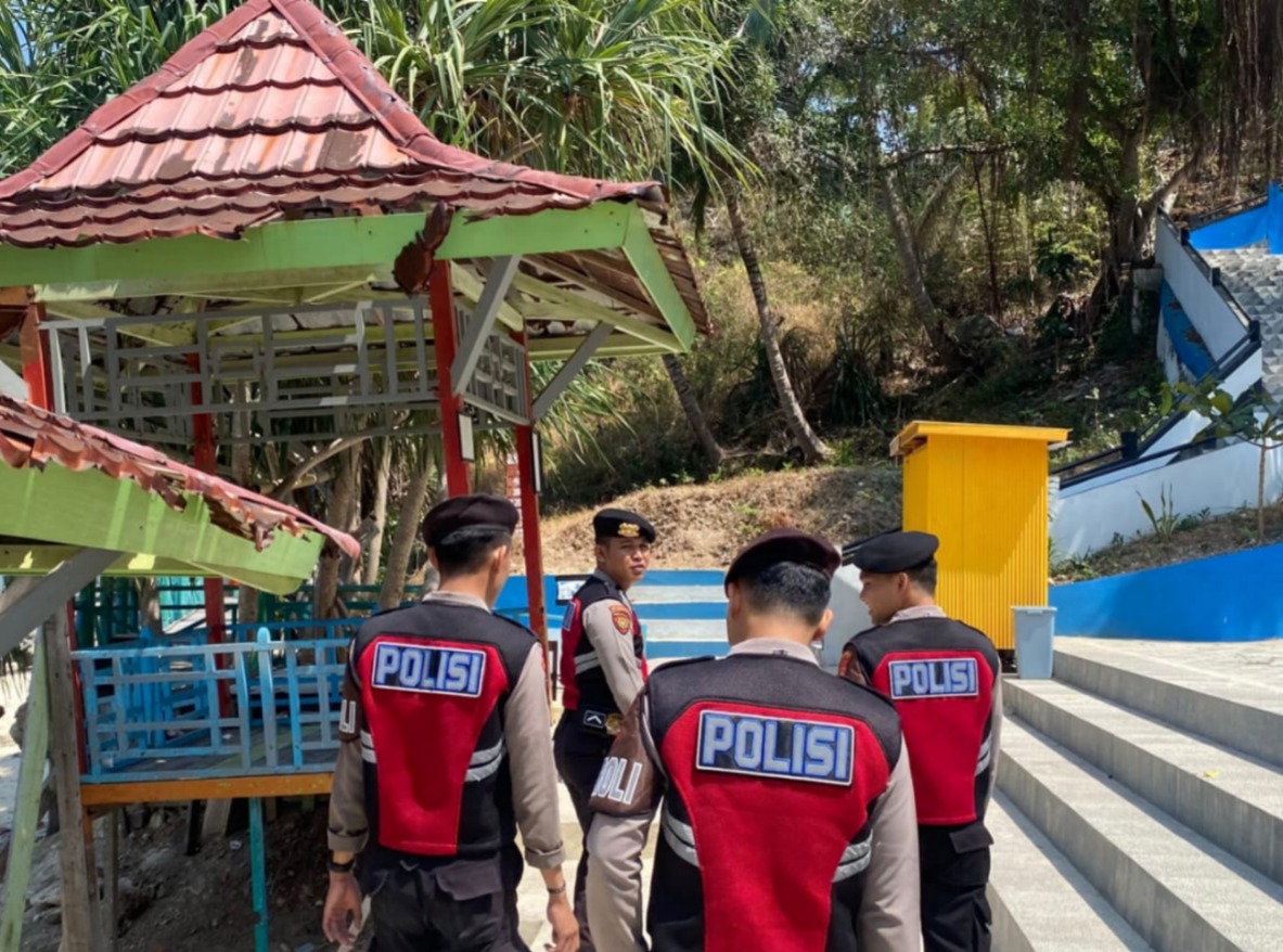 Libur Akhir Pekan, Samapta Polres Majene Patroli di Pantai Dato dan Pantau Munu