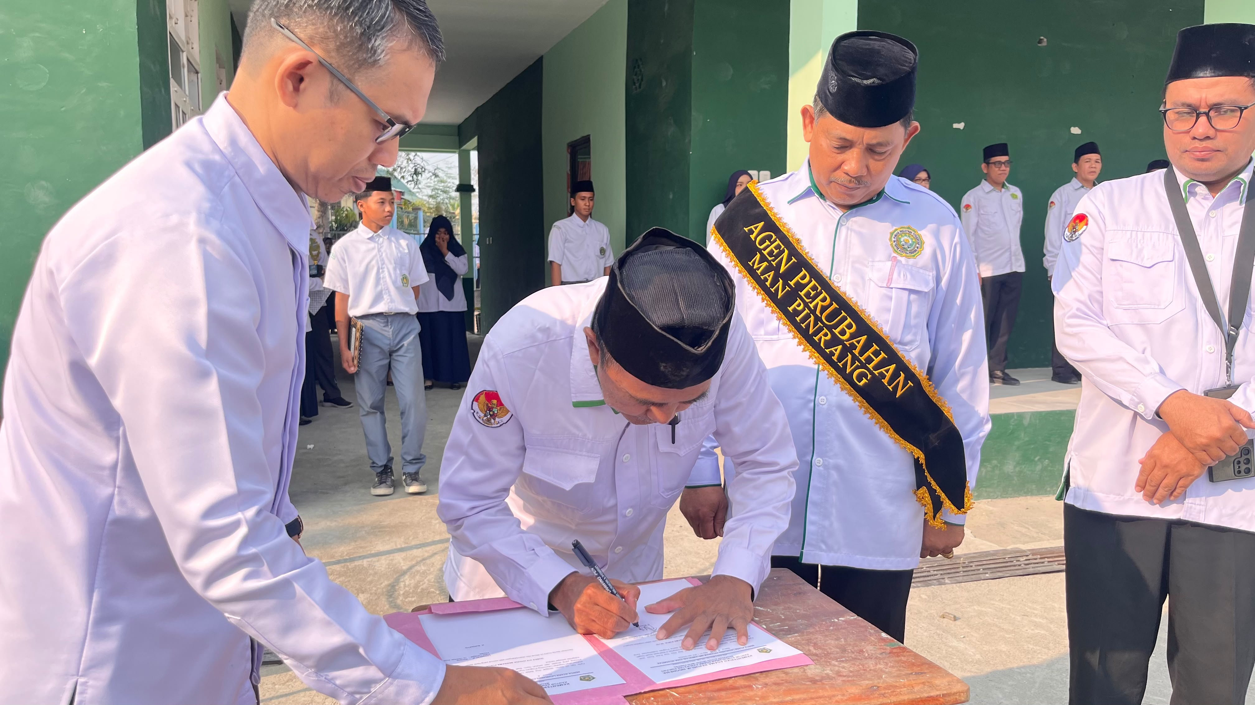 MAN Pinrang Luncurkan Dubes 915, Perkuat Pembiasaan Ibadah Murid