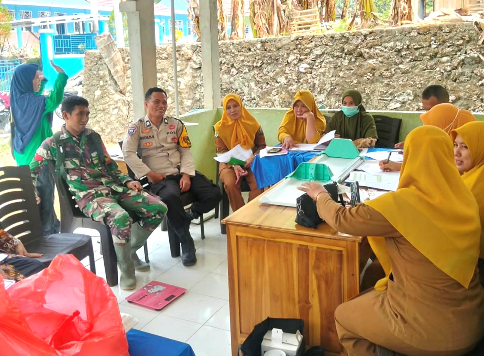 Bhabinkamtibmas Polsek Banggae Dampingi Posyandu SALAMA, Dukung Upaya Cegah Stunting di Baruga Dhua