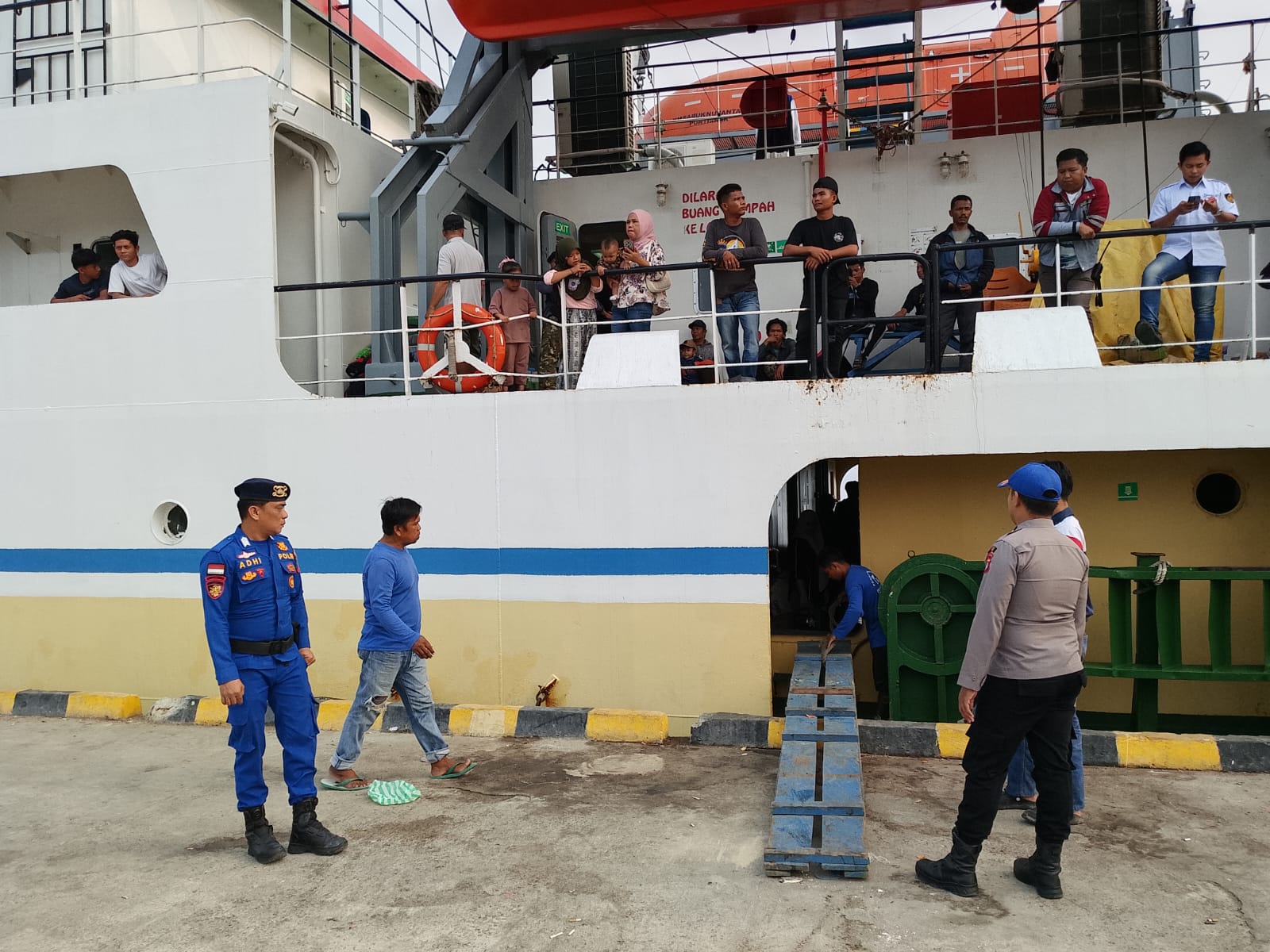 Pengamanan Diperketat, Satuan Polair Polres Majene Pastikan 156 Penumpang KM Sabuk Nusantara 93 Berlayar Aman Ke Silopo