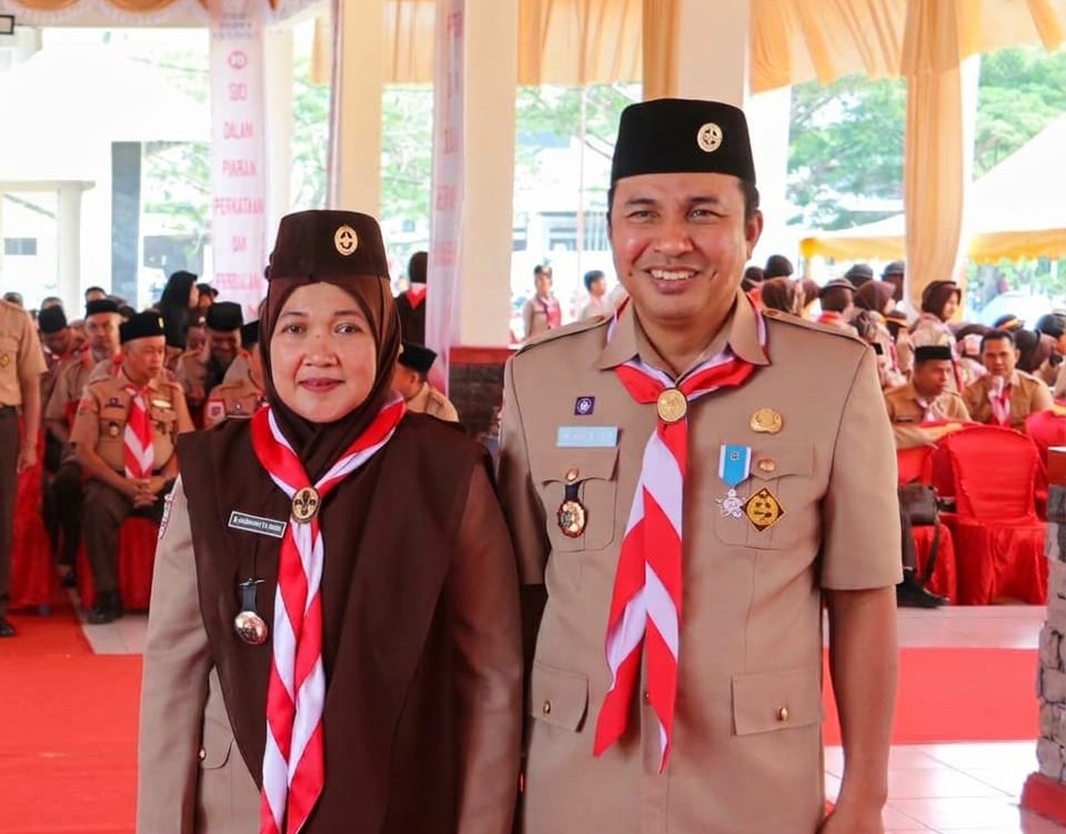 Bupati Luwu Utara dan Istri Disebut sebagai Pasangan "Paling Romantis" di Sulsel