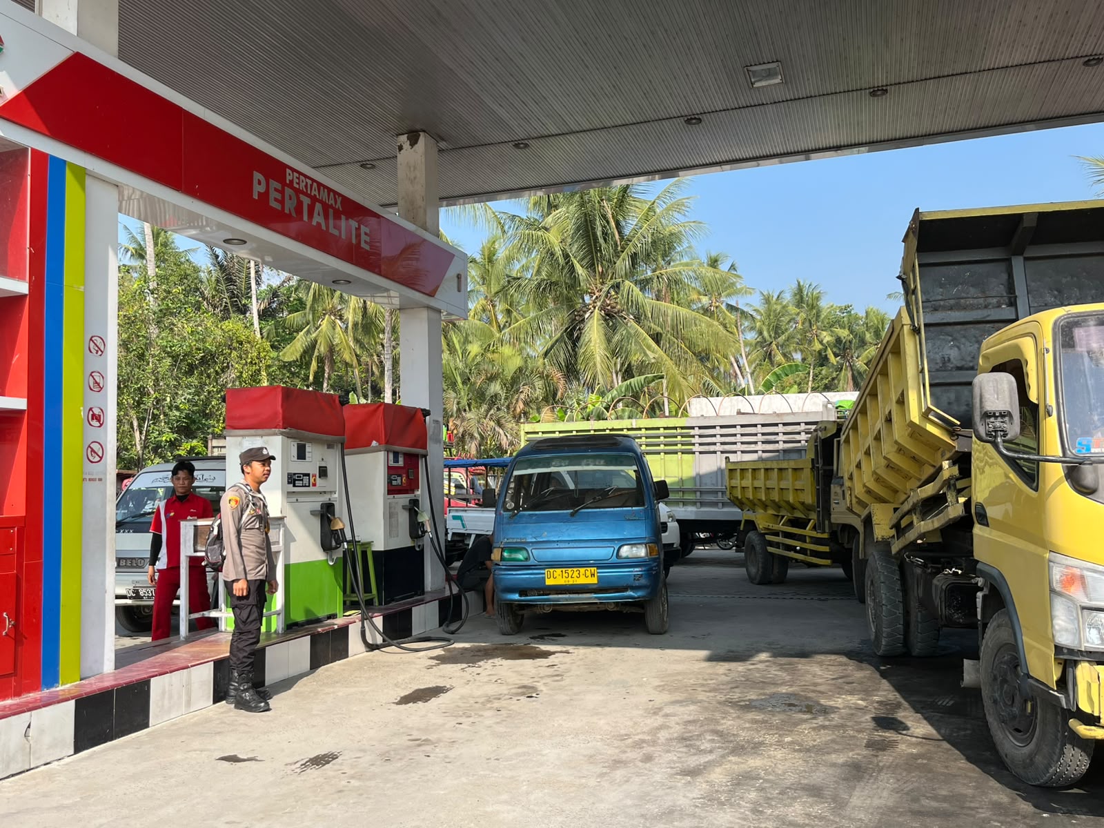 Antrean Padat, Polsek Campalagian Pastikan Penyaluran BBM Subsidi Tetap Tertib