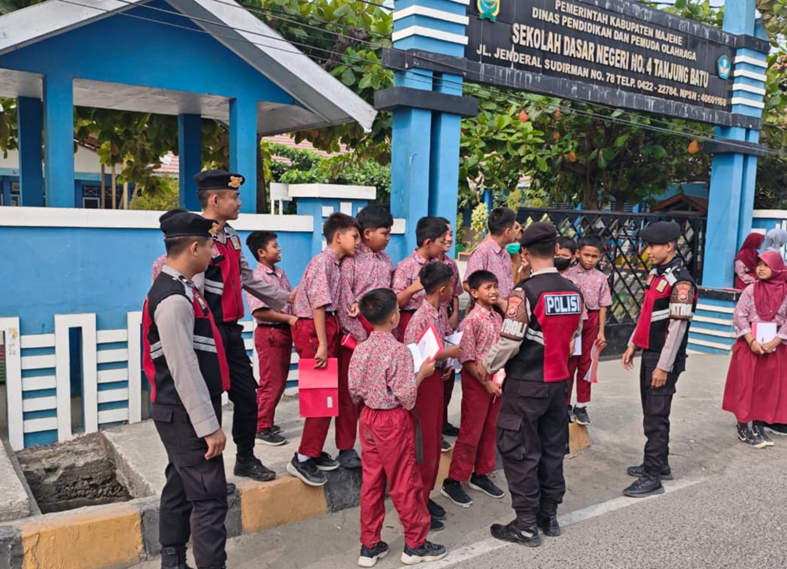 Polisi Bersama Masyarakat, Sat Samapta Polres Majene Patroli Bersepeda Sasar Lingkungan Sekolah