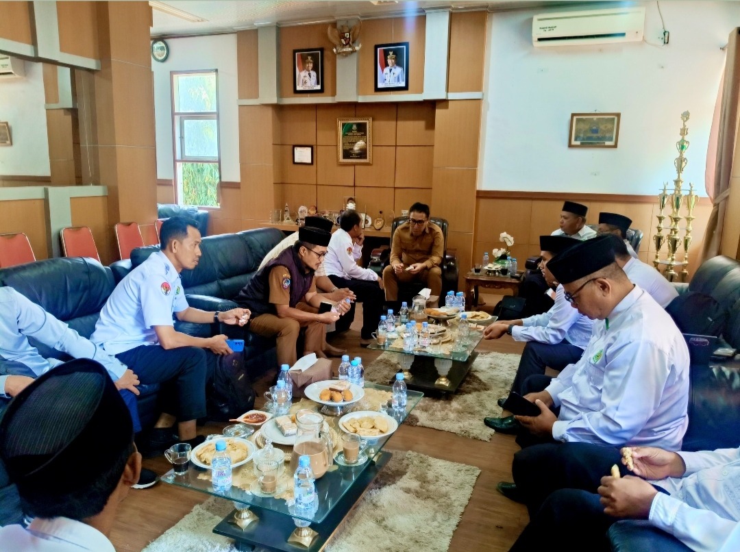 Jumail Pimpin Rapat Persiapan Pelantikan PD IPIM Luwu Utara, Targetkan 150 Imam Masjid Padati Aula La Galigo