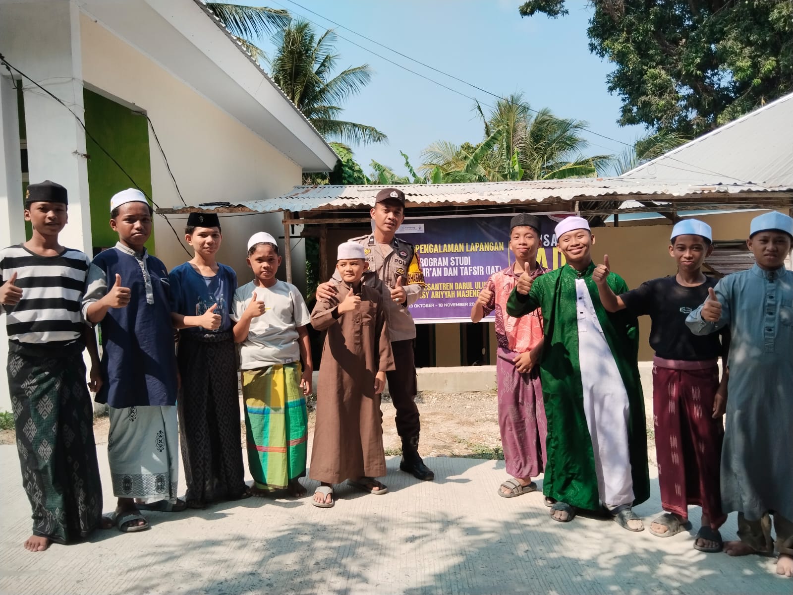 Polisi Bersama Masyarakat, Bhabinkamtibmas Polsek Banggae Sambangi Santri di Hari Santri Nasional, Tekankan Akhlak Mulia dan Bahaya Kenakalan Remaja