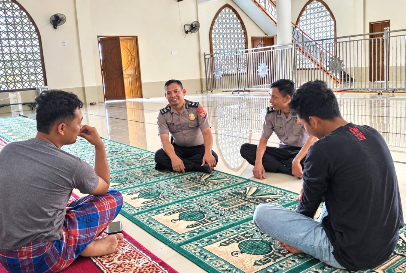 Melalui Sambang Keagamaan, Satbinmas Polres Majene Ajak Masyarakat Perangi Judi Daring dan Penipuan Online