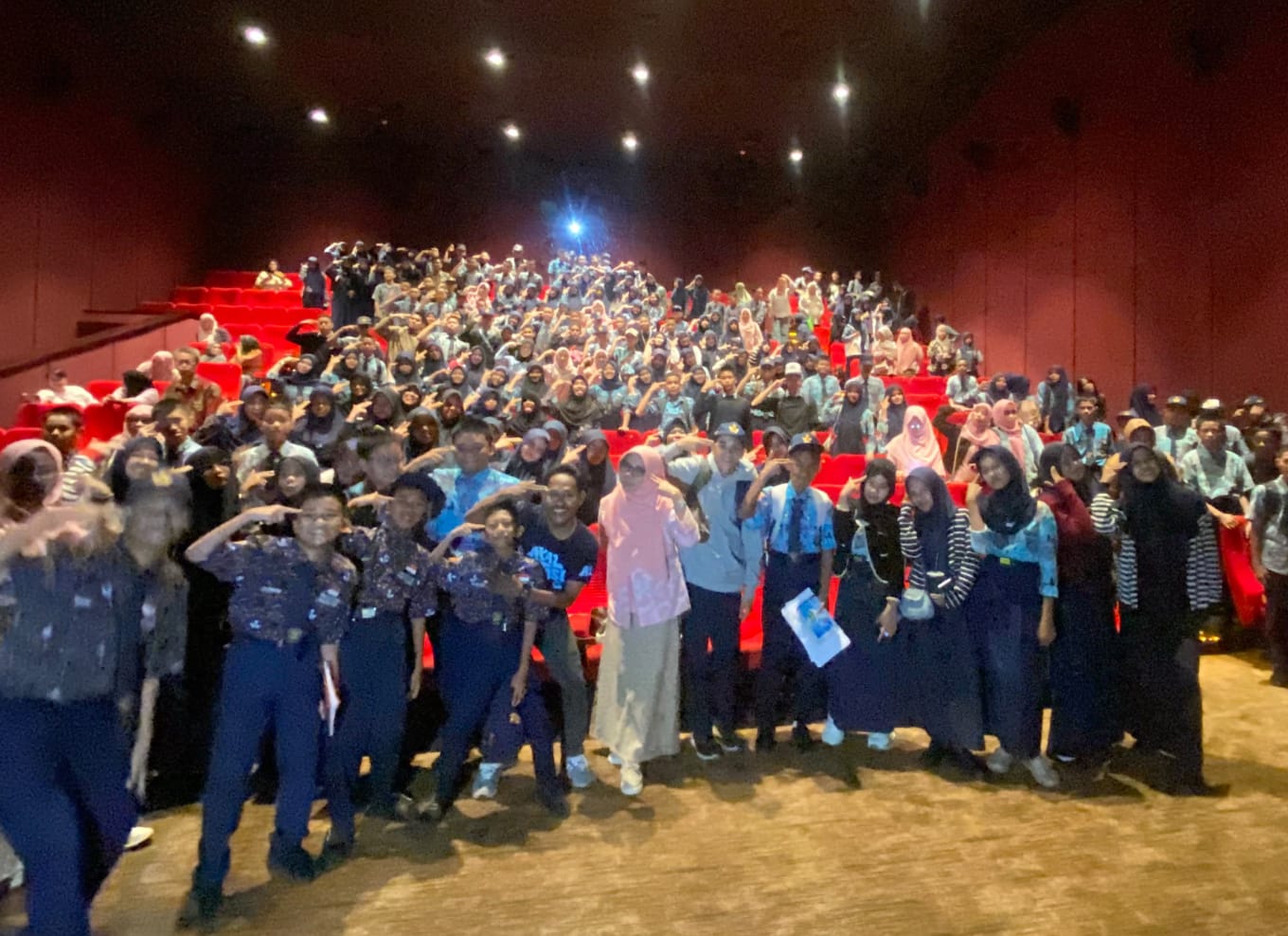 410 Siswa SMPN 5 Mandai Nonton Film Akal Imitasi tentang Peran Guru di Era AI