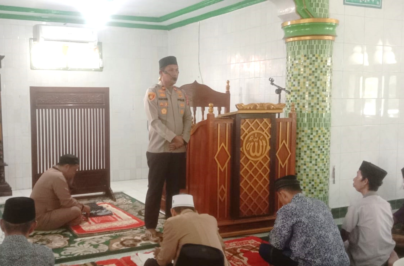 Jumat Keliling di Masjid Jami Camba, Kapolsek Banggae Serap Aspirasi Warga dan Ingatkan Bahaya Narkoba
