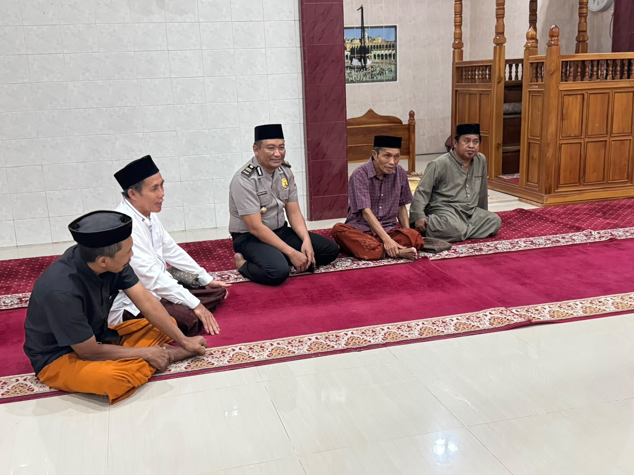 Subuh Keliling, Kapolsek Pamboang Serap Aspirasi Warga di Masjid Al Ihsan
