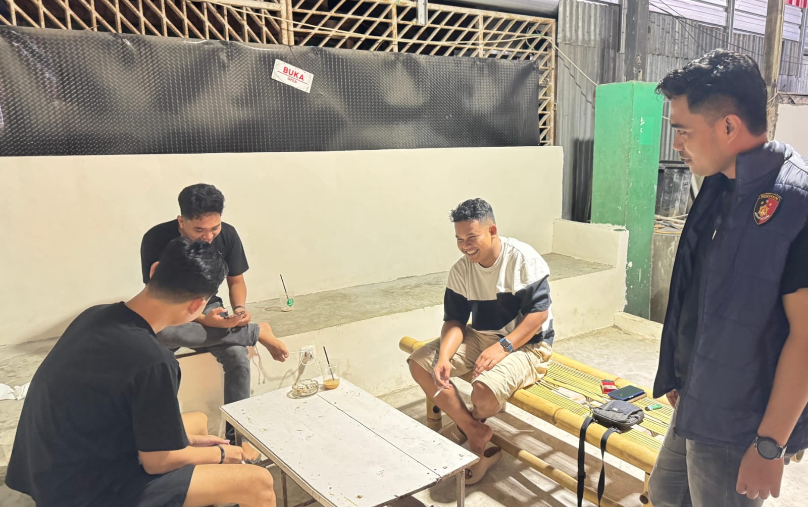 Patroli Malam, Unit Reskrim Polsek Sendana Ingatkan Warga Waspadai Aksi Kriminal