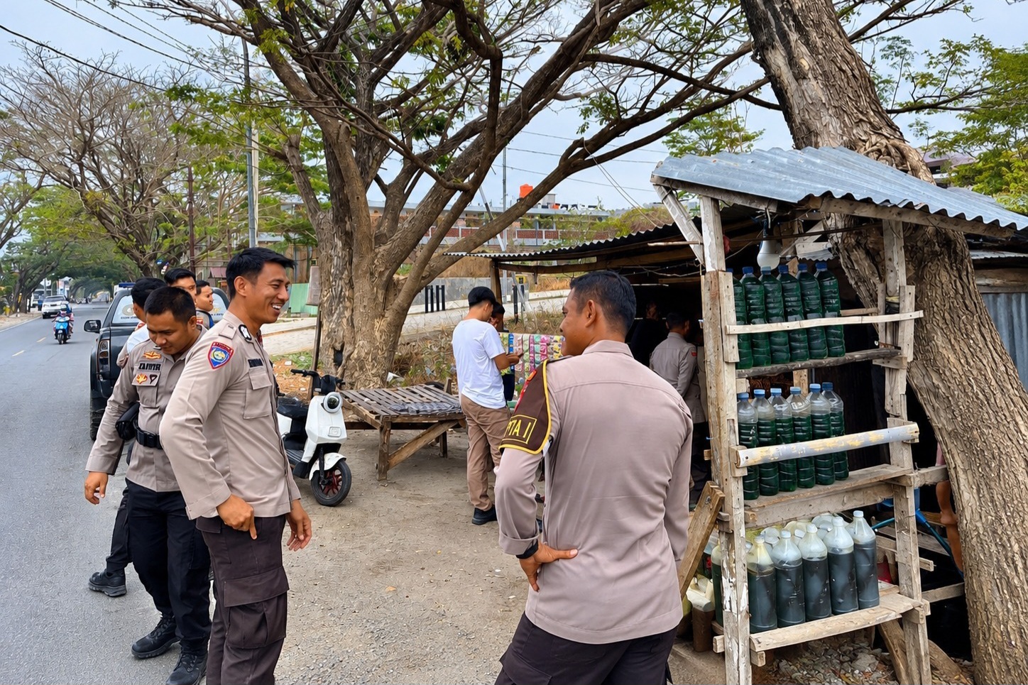 Polsek Banggae Perkuat Kamtibmas Pagi Hari, Sasar Lapak Pinggir Jalan di Rangas
