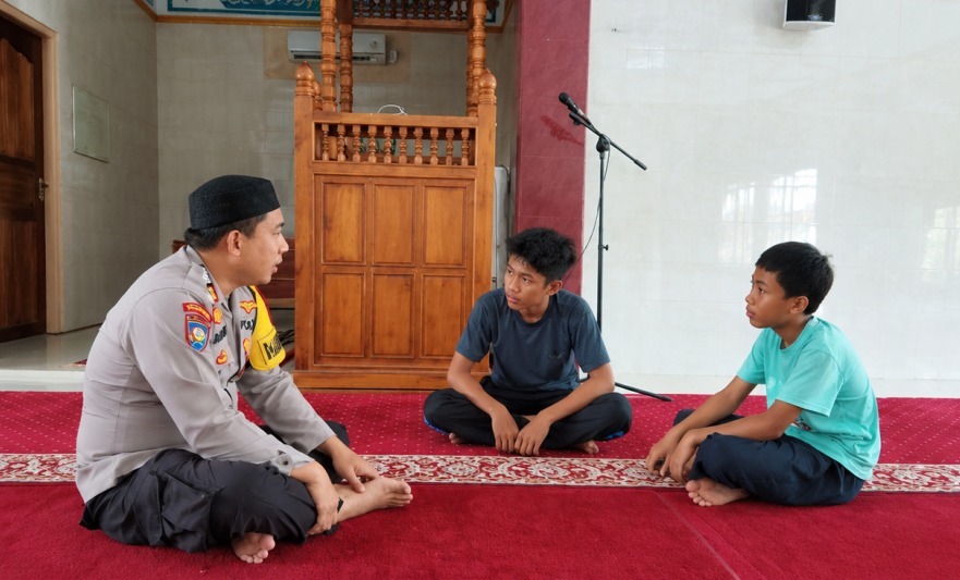 Polsek Pamboang Pererat Silaturahmi dengan Jamaah Masjid Al-Ihsan, Ajak Warga Makmurkan Masjid