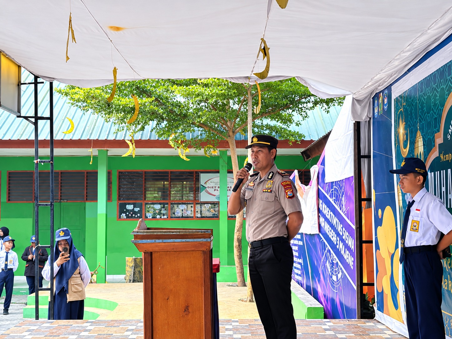 Polisi Peduli Pendidikan, Kapolsek Banggae Bekali Pelajar SMPN 3 Majene Pesan Kamtibmas