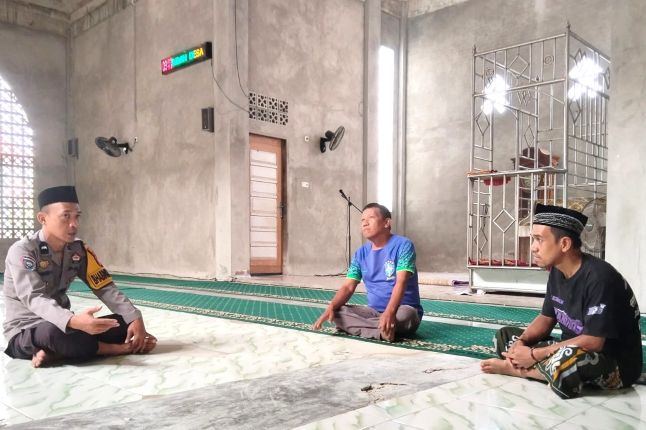 Polsek Banggae Jalin Silaturahmi di Masjid Jami Muhabba, Ajak Warga Makmurkan Masjid dan Jaga Kamtibmas