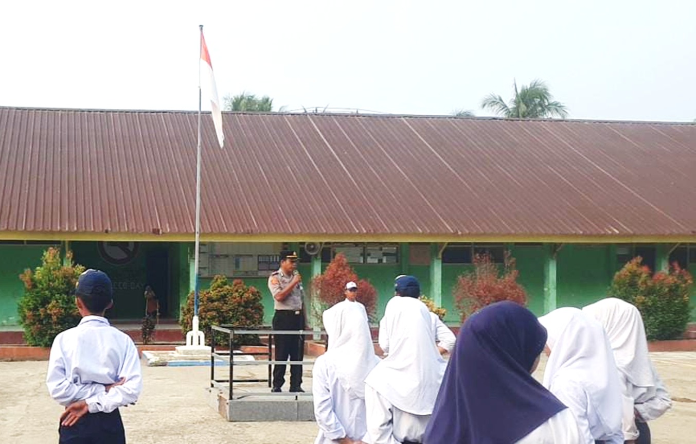 Polisi Peduli Pendidikan, Kapolsek Sendana Tanamkan Kesadaran Kamtibmas kepada Pelajar SMPN 4 Sendana