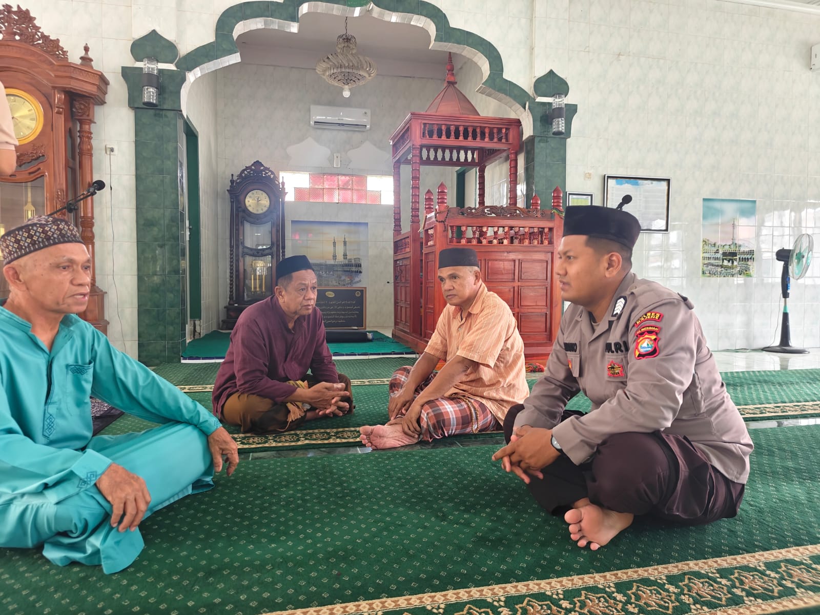 Polsek Pamboang Pererat Silaturahmi dengan Masyarakat, Ajak Makmurkan Masjid dan Jaga Kamtibmas