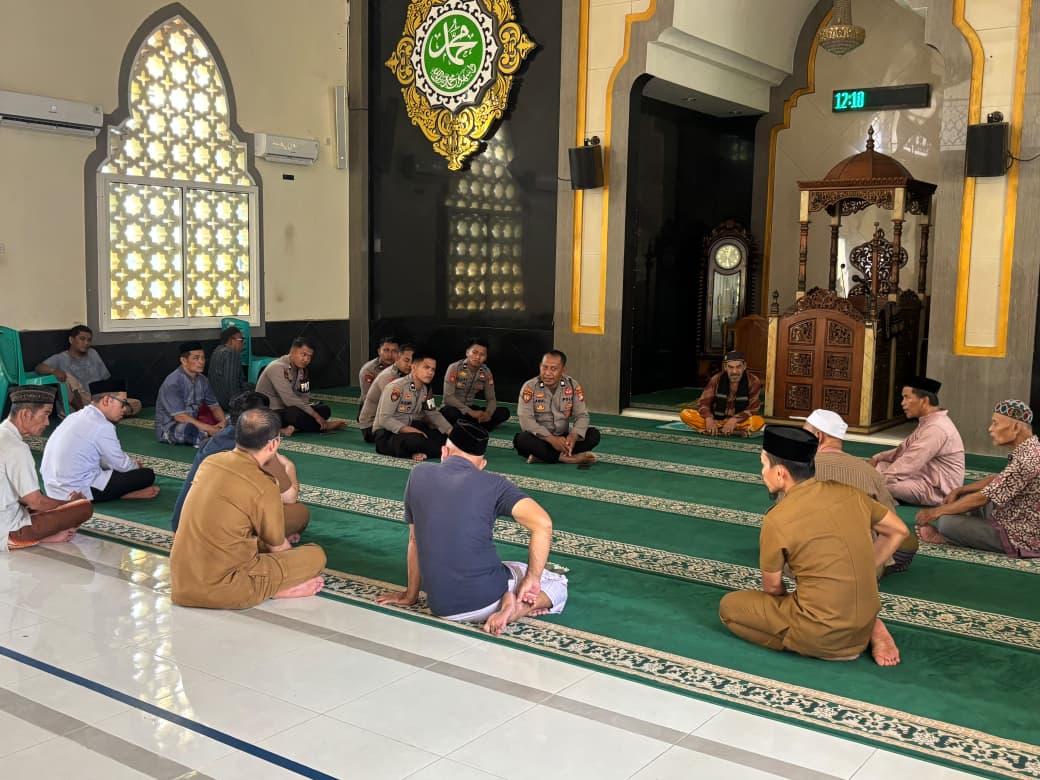 Pererat Silaturahmi, Sat Samapta Polres Majene Ajak Masyarakat Makmurkan Masjid dan Jaga Kamtibmas