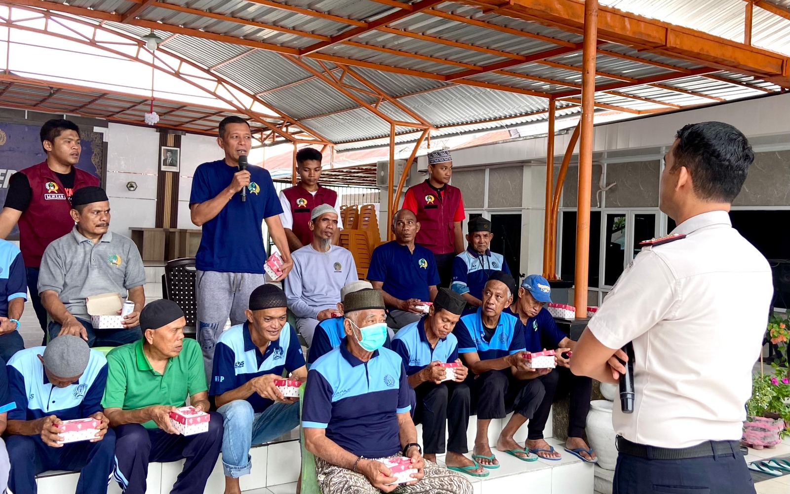 Memberi Semangat, Mendengar dengan Hati: Kalapas Parepare Lebih Dekat dengan WBP Lansia