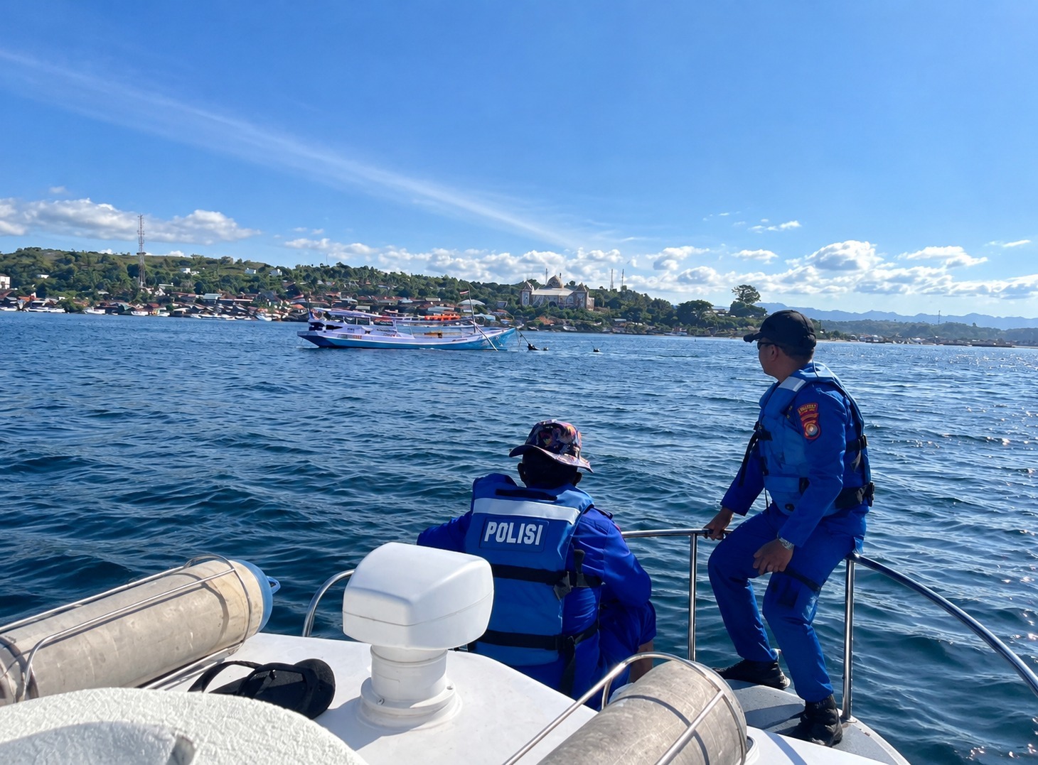 Patroli Polairud Polres Majene Sisir Perairan, Ajak Nelayan Jaga Keselamatan dan Kelestarian Laut
