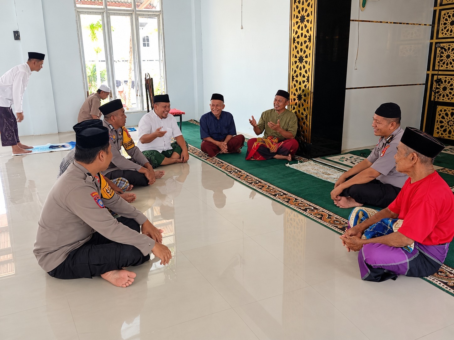Perkuat Iman dan Jaga Kamtibmas, Kapolsek Malunda Ajak Warga Makmurkan Masjid
