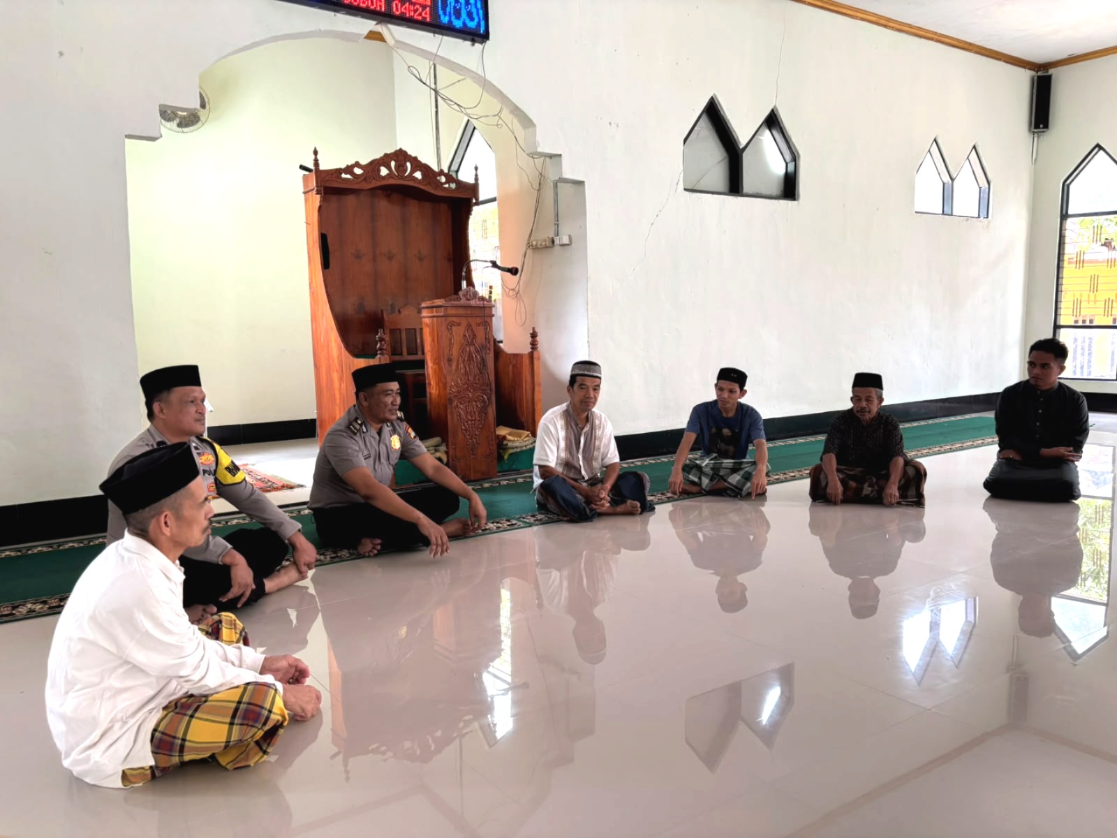 Lewat Dimtaq, Kapolsek Pamboang Ajak Jamaah Masjid Syuhada 45 Makmurkan Masjid dan Jaga Kamtibmas
