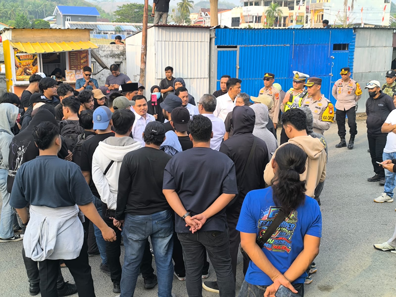 Kapolres Majene Pimpin Langsung Pengamanan Aksi Forum Kota, Kedepankan Pendekatan Humanis