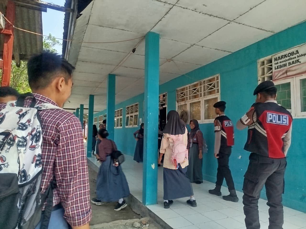 Patroli Dialogis di SMAN 3 Majene, Samapta Polres Majene Perkuat Keamanan Lingkungan Sekolah
