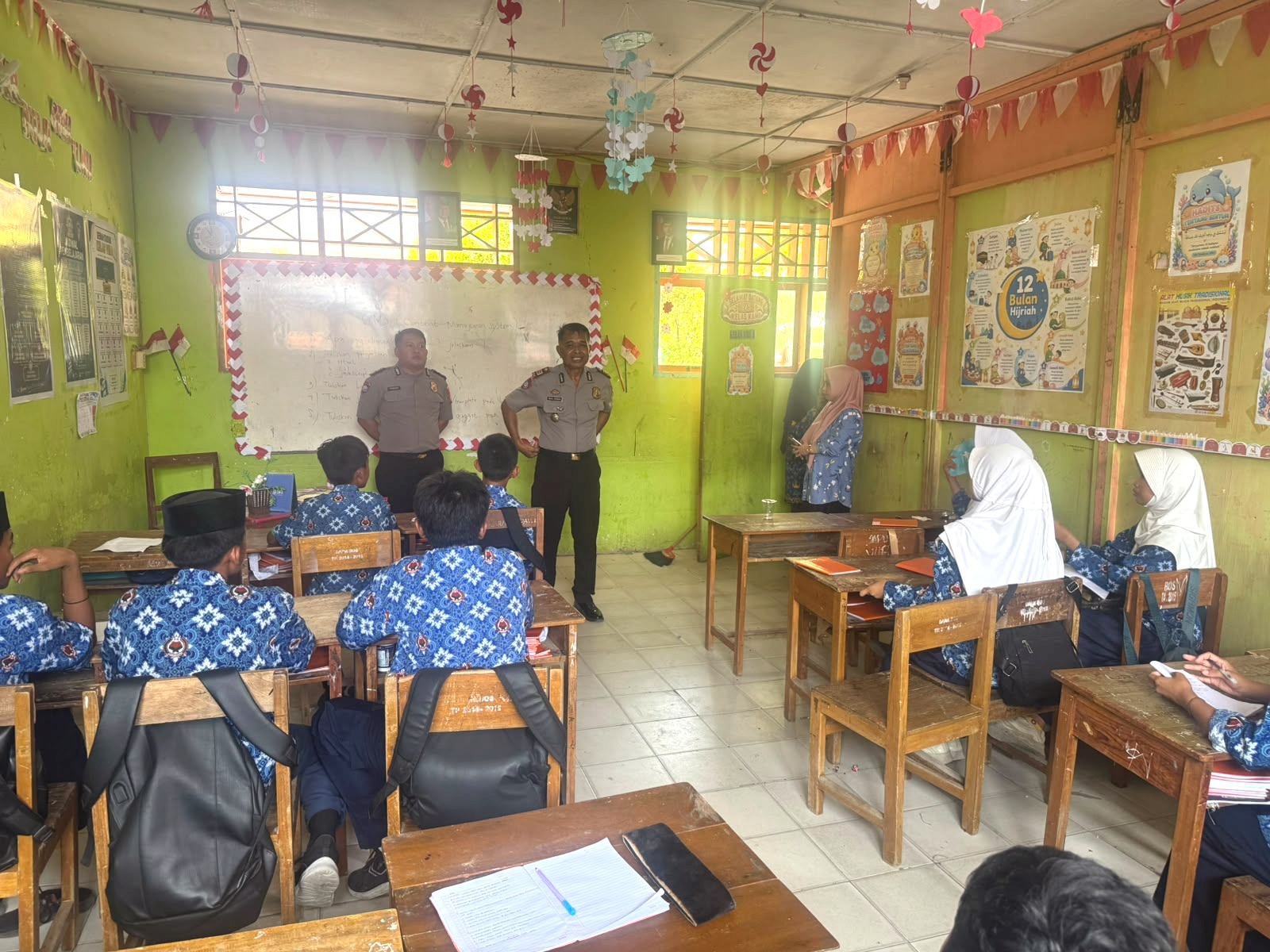 Cegah Ancaman Narkoba di Kalangan Pelajar, Sat Binmas Polres Majene Sambangi DDI Majene