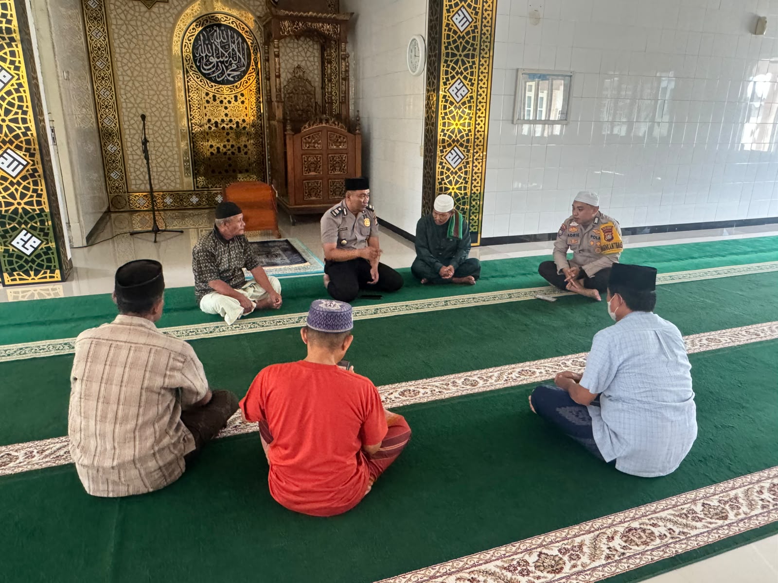 Kapolsek Pamboang Pererat Silaturahmi dengan Jamaah Masjid Jami Taqwa, Ajak Masyarakat Makmurkan Masjid