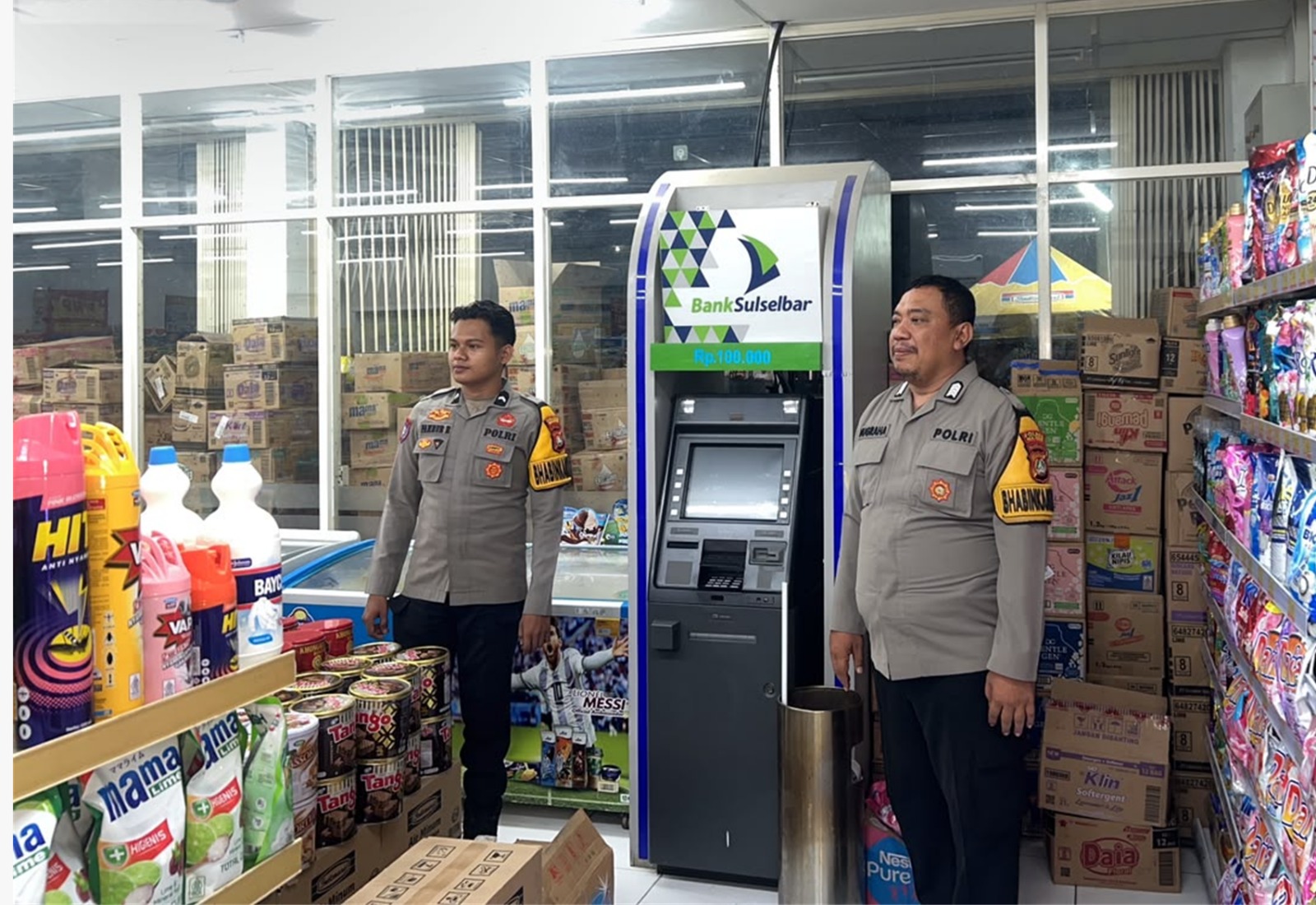 Patroli Malam Sambangi Mini Market, Polsek Malunda Pastikan Situasi Kamtibmas Tetap Kondusif