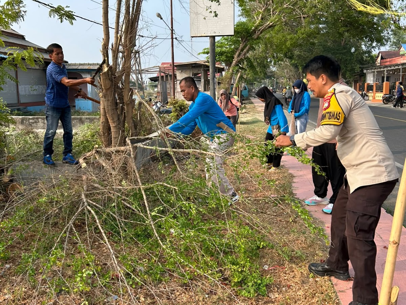 Polsek Banggae dan Pemerintah Kelurahan Baurung Dorong Kepedulian Lingkungan Lewat Green Policing