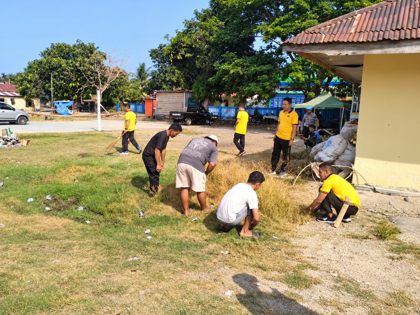 Green Policing, Polsek Malunda Ajak Warga Rawat Kebersihan Masjid dan Lingkungan