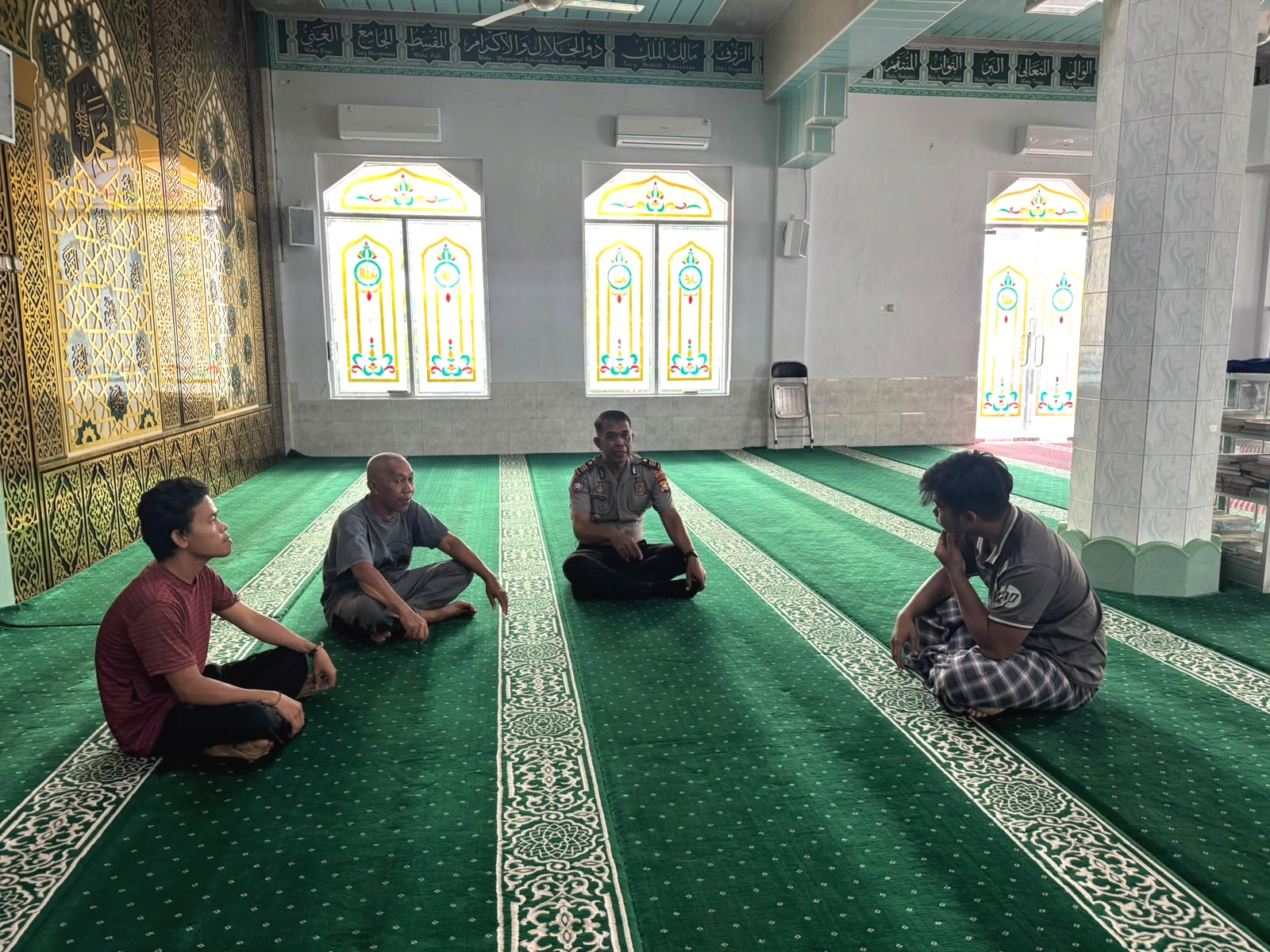 Perkuat Kedekatan dengan Warga, Kasat Binmas Polres Majene Gelar Sambang Keagamaan di Masjid Galung Selatan