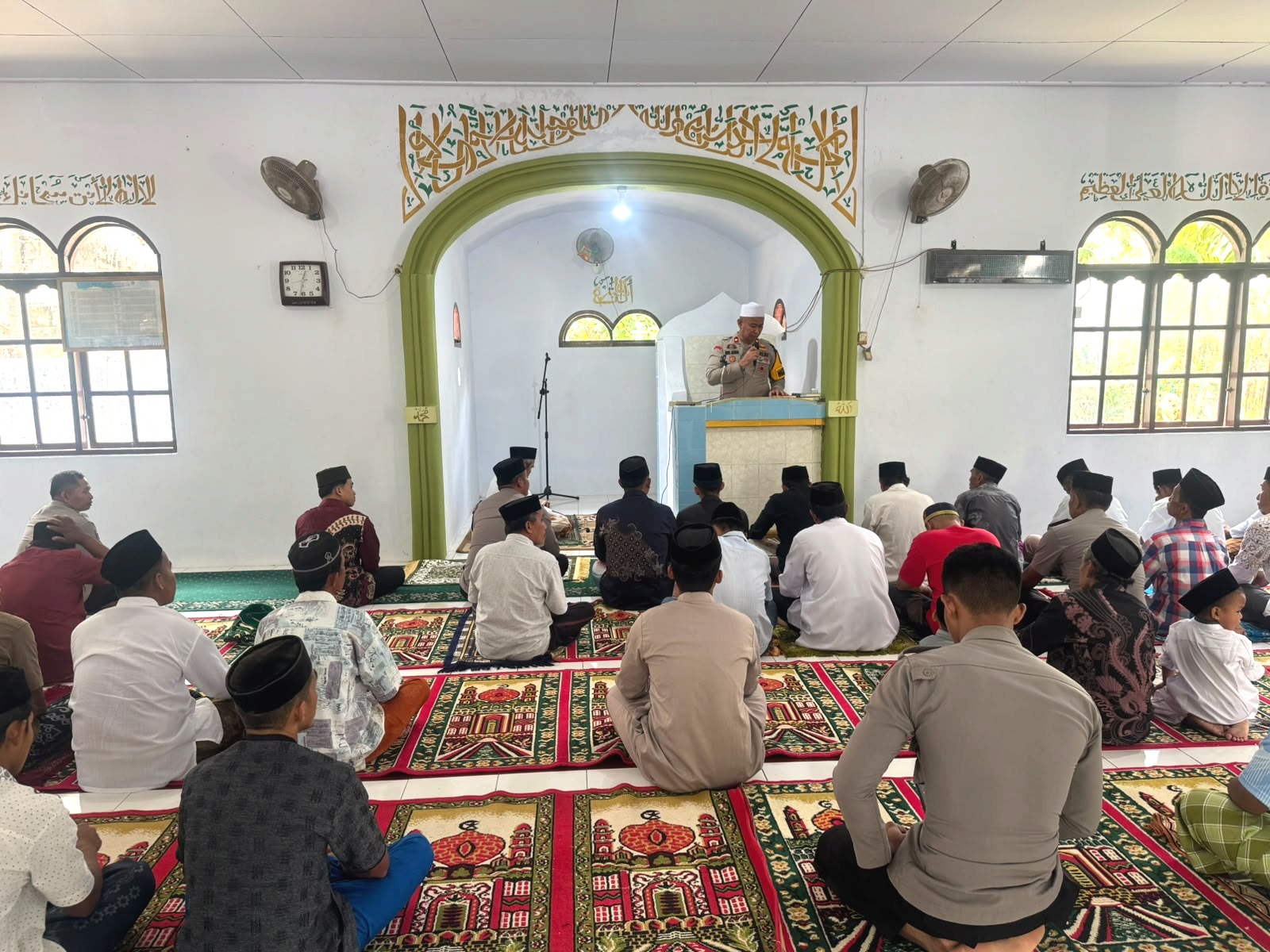 Jumat Keliling di Masjid Al-Fadhil, Wakapolres Majene Tampung Keluhan Warga soal Knalpot Bising dan Kamtibmas