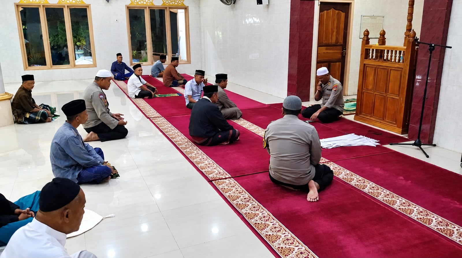 Subuh Keliling, Kapolsek Pamboang Dapat Apresiasi Warga dan Diminta Tingkatkan Patroli